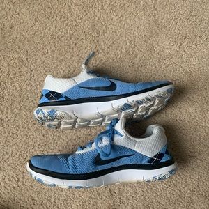 UNC NIKE SNEAKERS